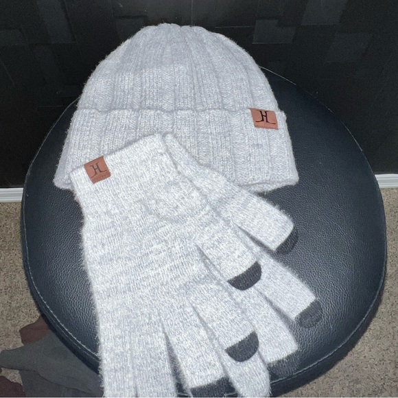 ‼️SALE‼️ Scarf / Hat / Mitts BRAND NEW Set - Picture 3 of 4